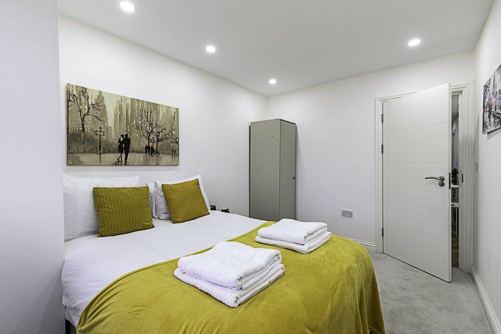 Фото Spacious and Beautiful Apartment In Hanwell