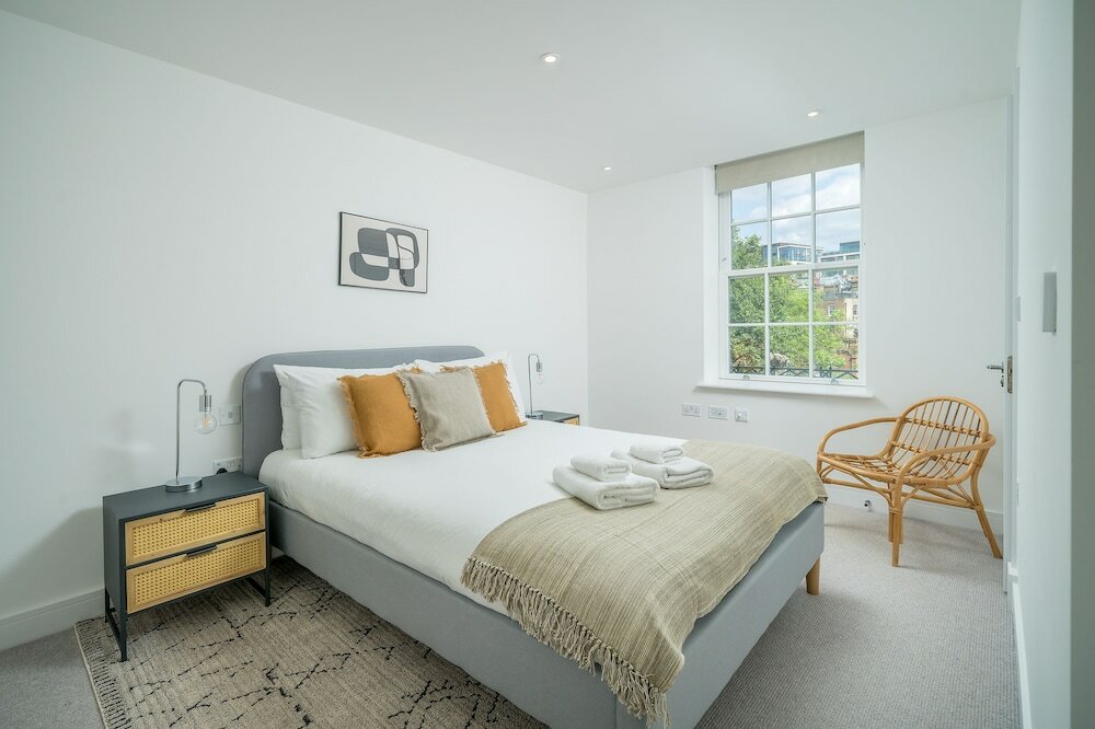 Фото Altido Spectacular 3-Bed Flat Near Holland Park