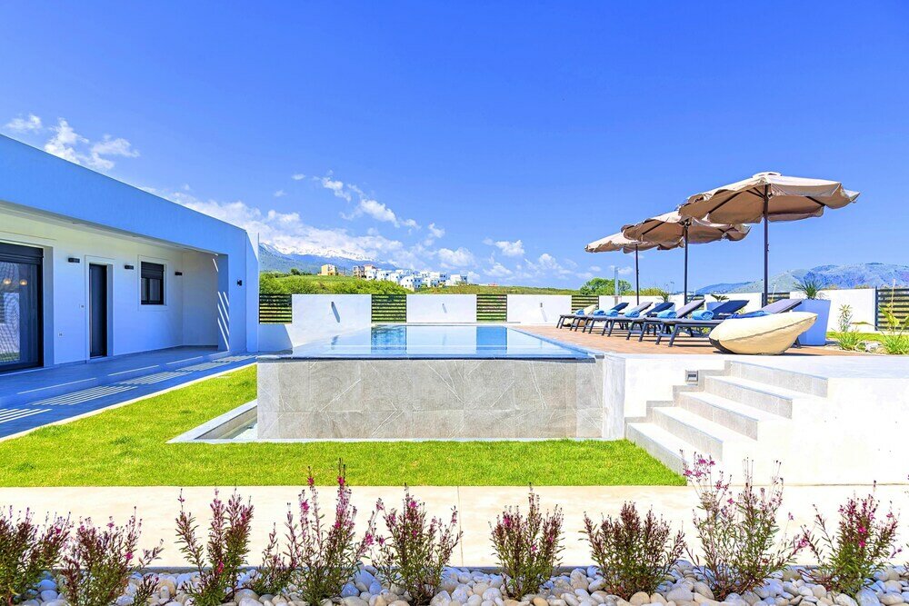 Фото Villa Solaris Heated Pool & Hot Tub