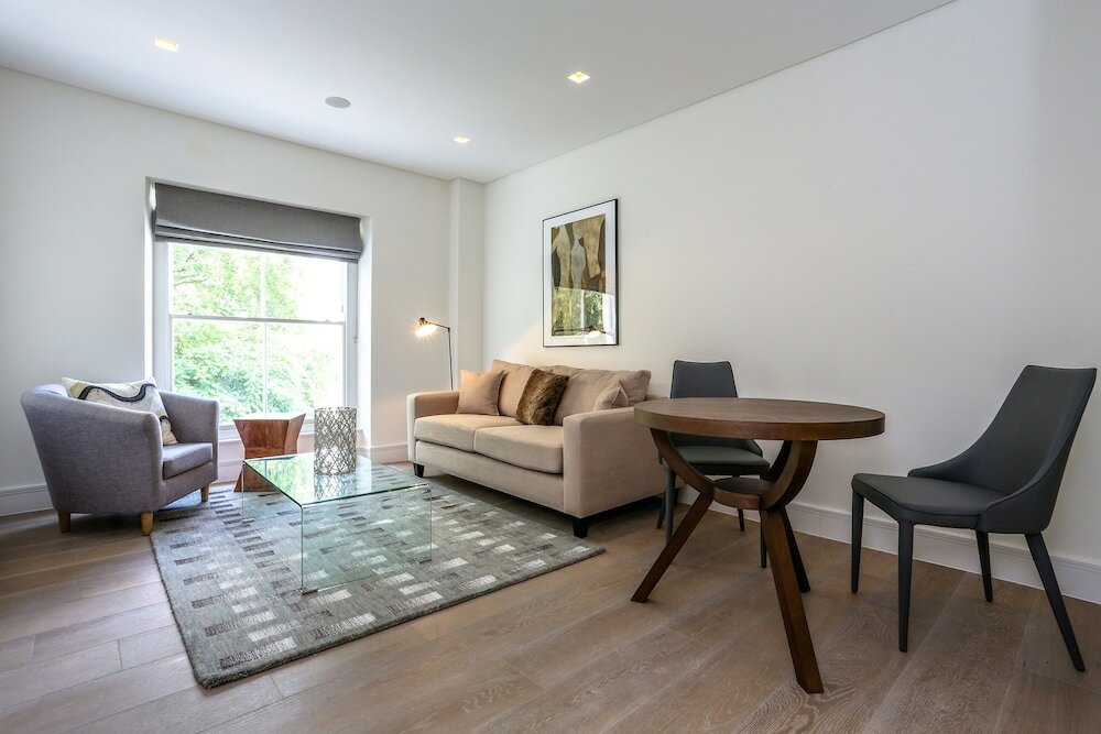 Фото 64817463081