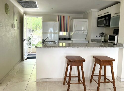 Гостиница Rockley Golf 810 is a 2 Bedroom, 2 Bathroom 1st Floor Apartment With Pool в Бриджтауне