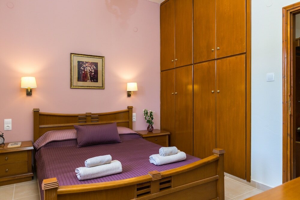 Фото Gorgeous Villa With Pool & Gardens