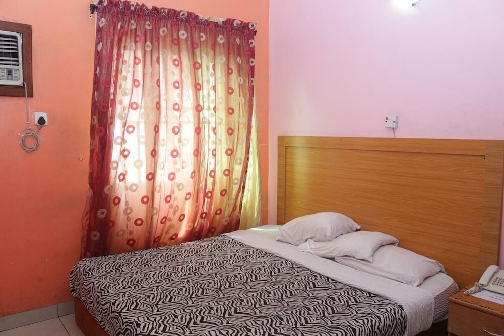 Фото The Coral Reef Hotel