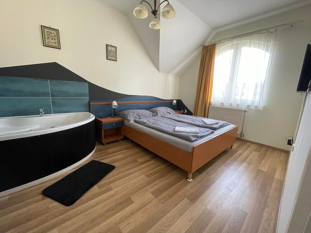 Фото Tölgyfa Panzió