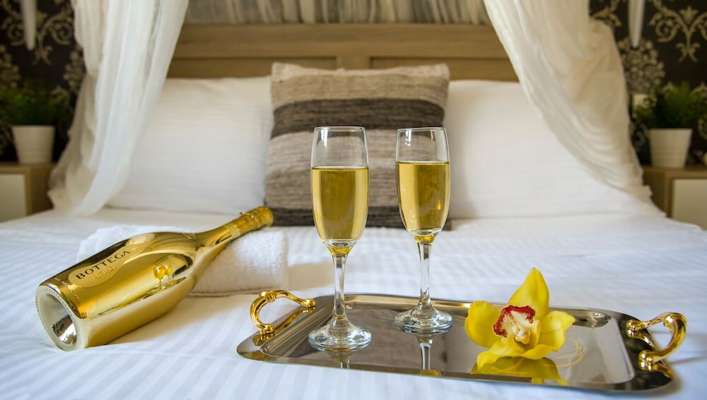 Фото Artdeco Luxury Suites