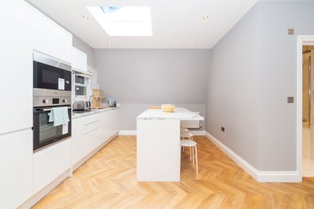 Фото Pml Apartments Southwick Street