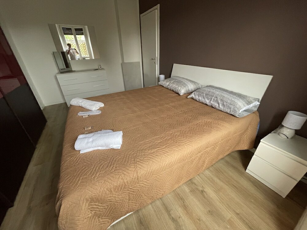 Фото Impeccable 2-bed House in Milano up to 4 People