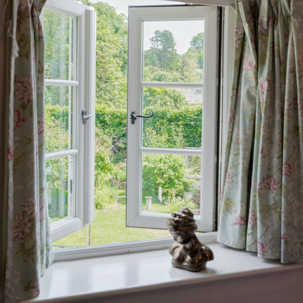 Фото Stunning 2-bed Cottage in Fordwells