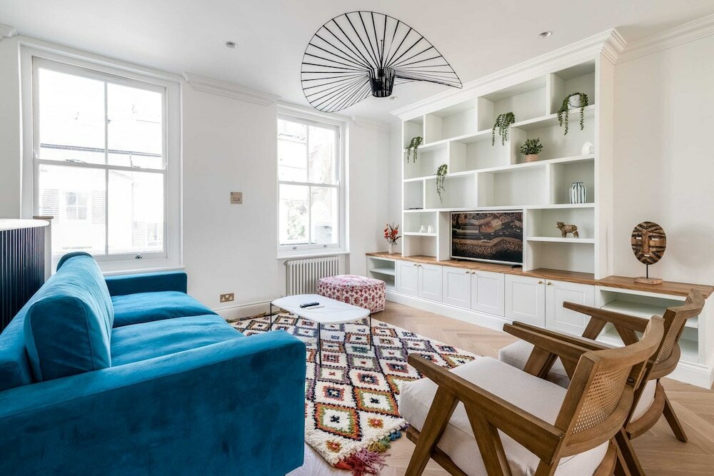 Фото Impressive and Gorgeous Kensington Family Home