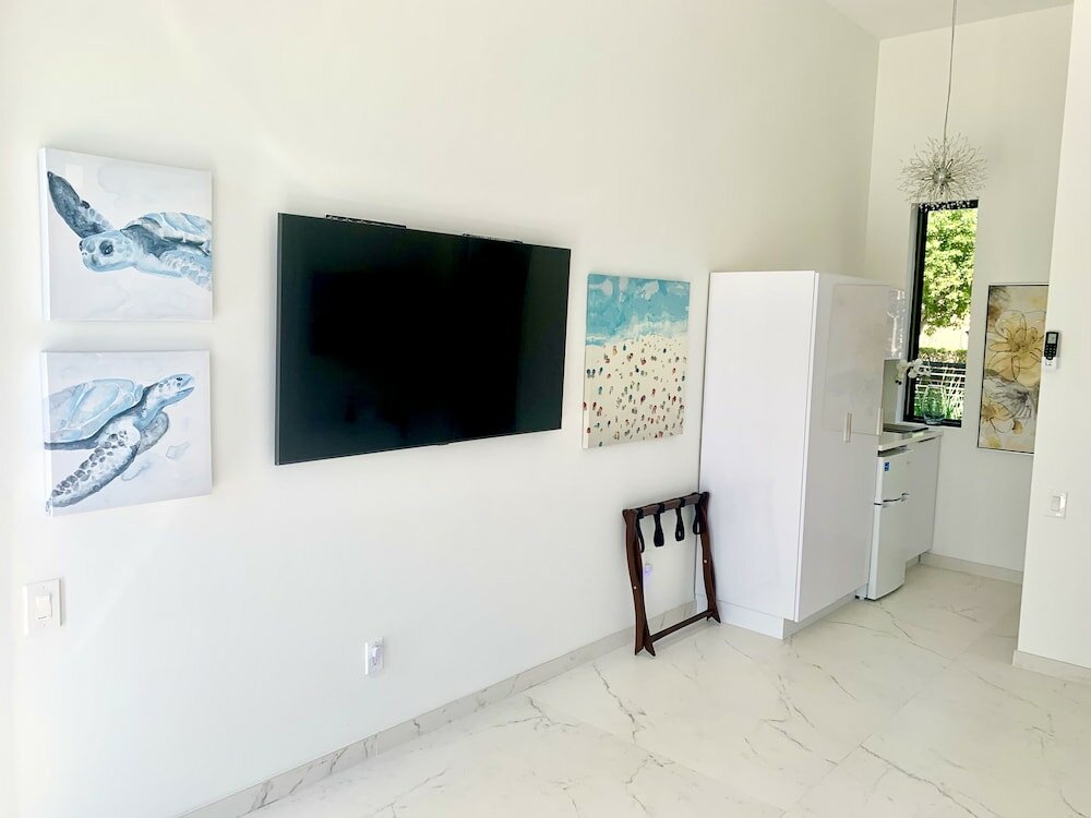 Фото Men Only Clothing Optional Guesthouse near Wilton Manors