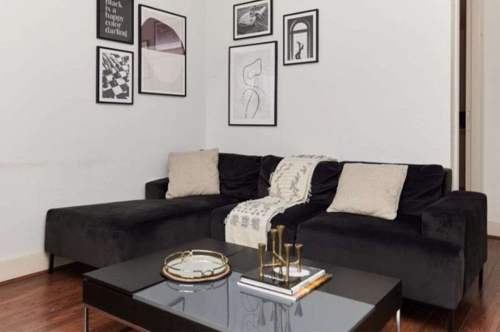 Фото The Graham Park Hideout - Breathtaking 2bdr Flat With Balcony