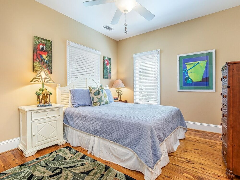 Фото 5 Oclock Somewhere