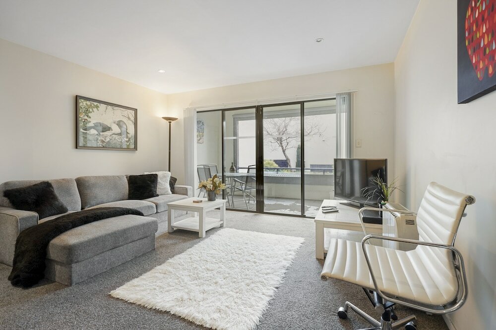 Фото Stylish Central 2br Apt nr Hospital