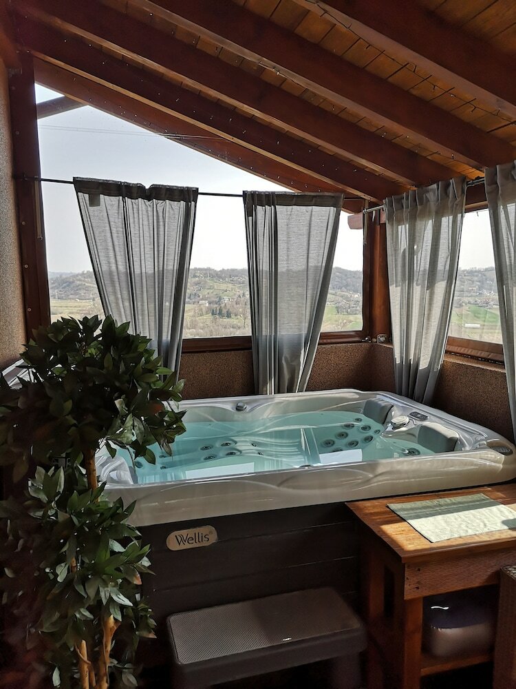 Фото Viksa with Hot Tub