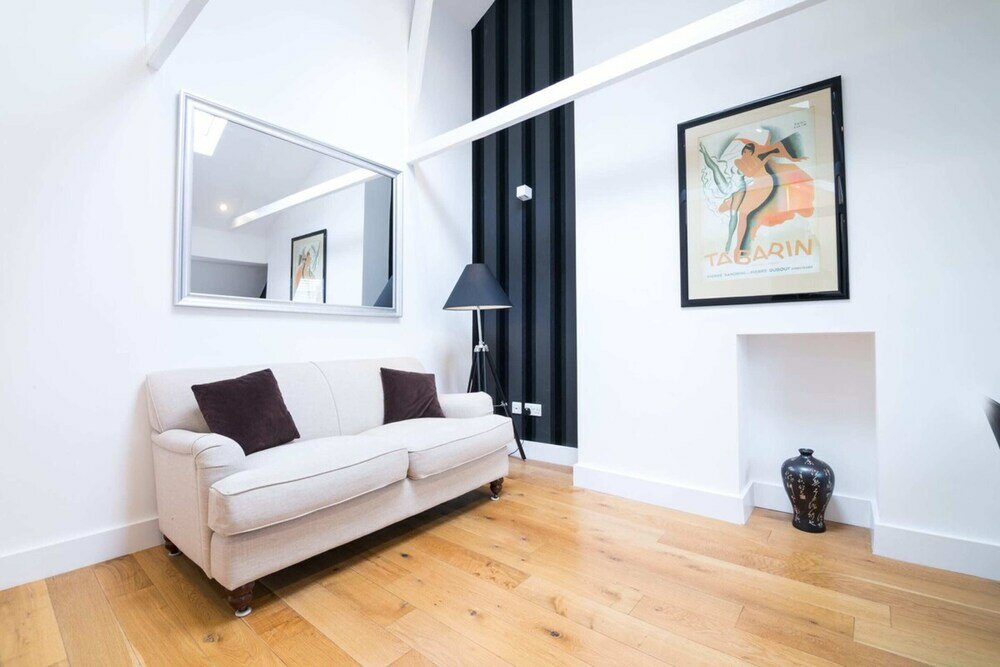 Фото Contemporary 1 Bedroom Flat in Fulham near The Thames