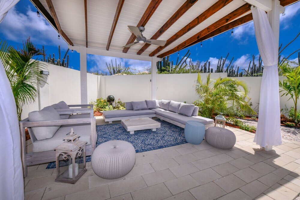 Фото New Listing Stunning Island Getaway With Pool!