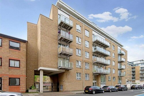 Гостиница Lovely 1-bed Apartment in London by the Harbour в Лондоне