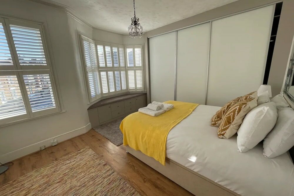 Фото Charming and Serene 2 Bedroom Flat - Sands End