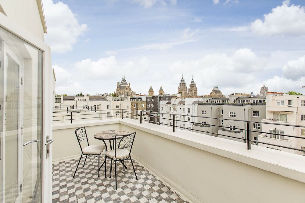 Фото 130 Queen's Gate Apartments