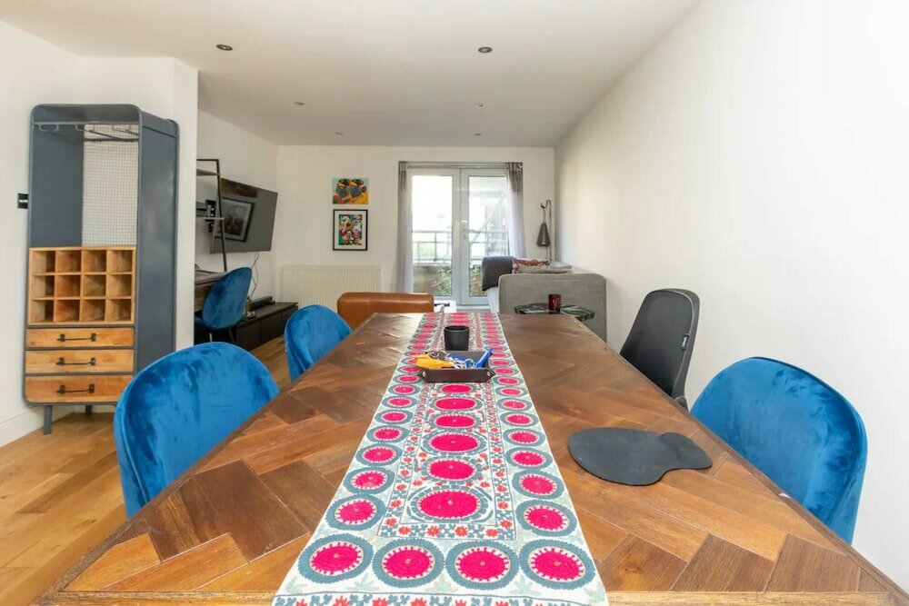 Фото Modern & Spacious 2bd Flat - Westbourne Park