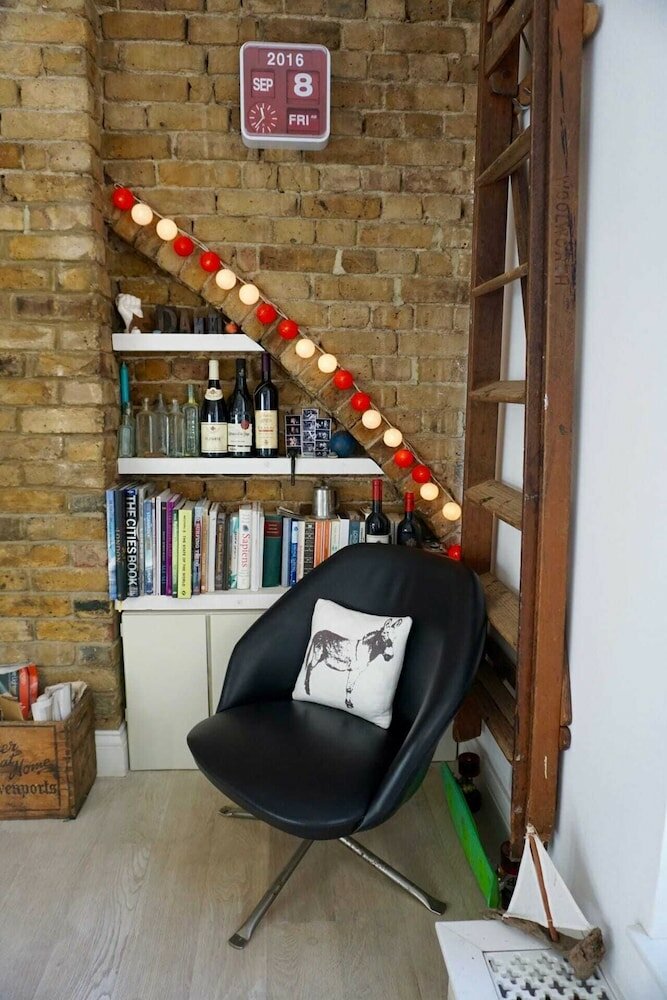 Фото Beautiful Canalside 1-bedroom Flat With Terrace