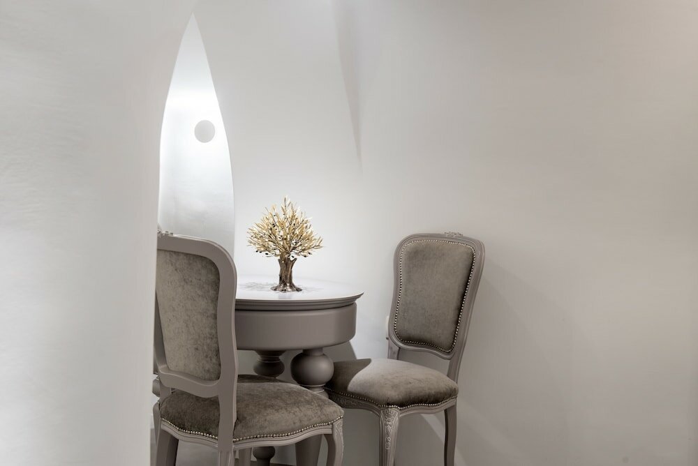 Фото Oia Treasures Art Suites