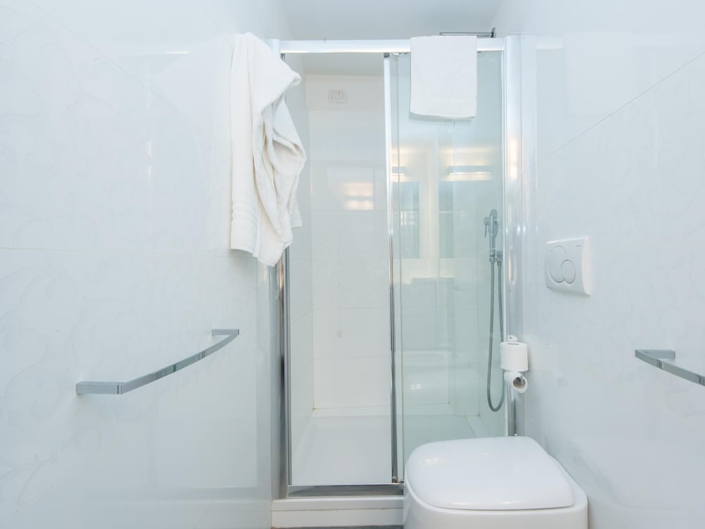 Фото Rsh Spanish Steps Luxury One Bedroom C