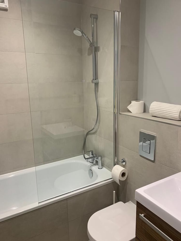 Фото Luxurious Apts in Hackney near Train Stn