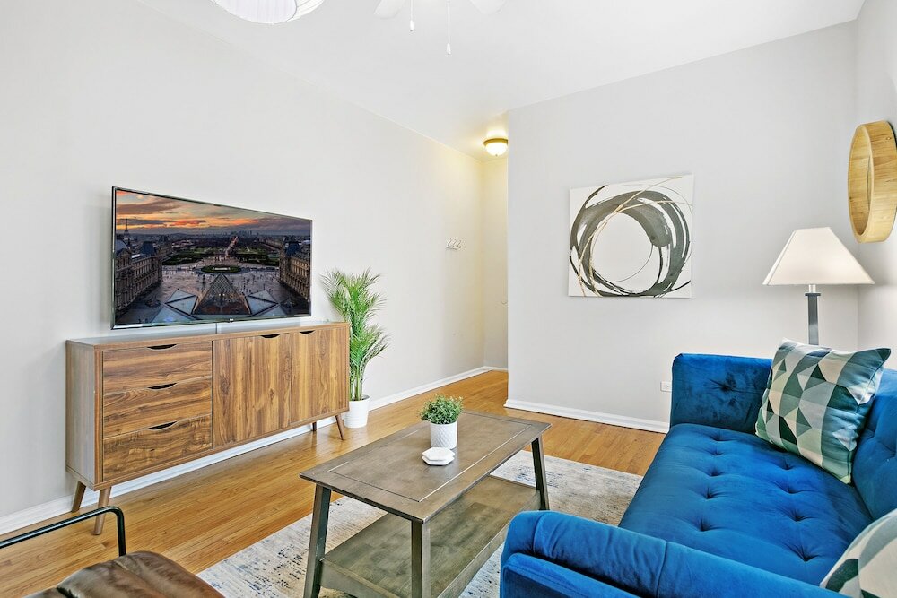 Фото 1br Apt with King Bed in Rogers Park