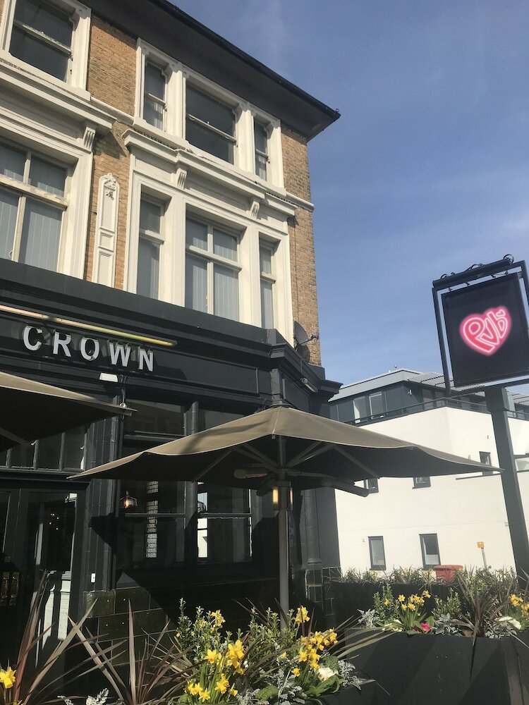 Фото PubLove  The Crown Battersea