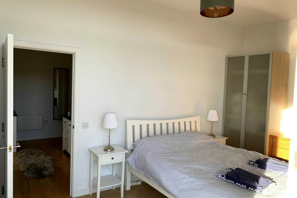 Фото Stylish 2 Bedroom Apartment