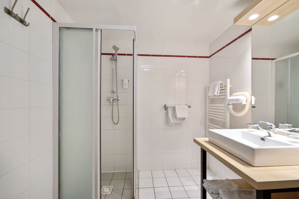 Фото Comfort Aparthotel Versailles Saint Cyr Lecole 