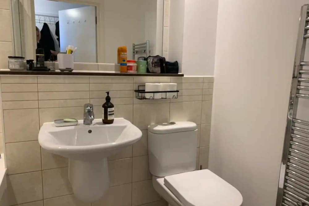 Фото Modern 1bd Flat With Balcony - Mile End