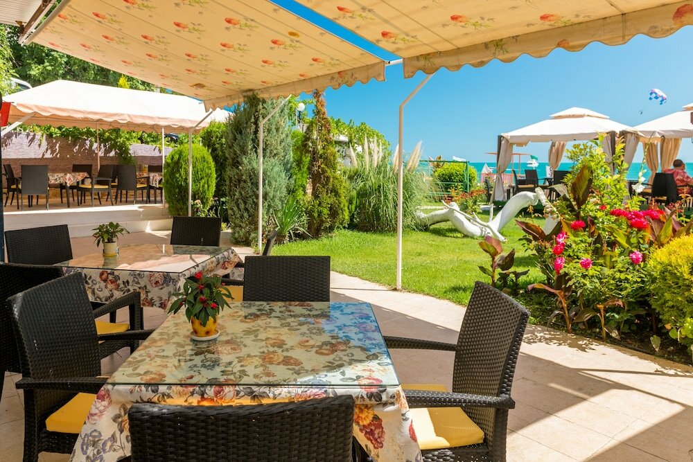 Фото Hotel Iris Beach