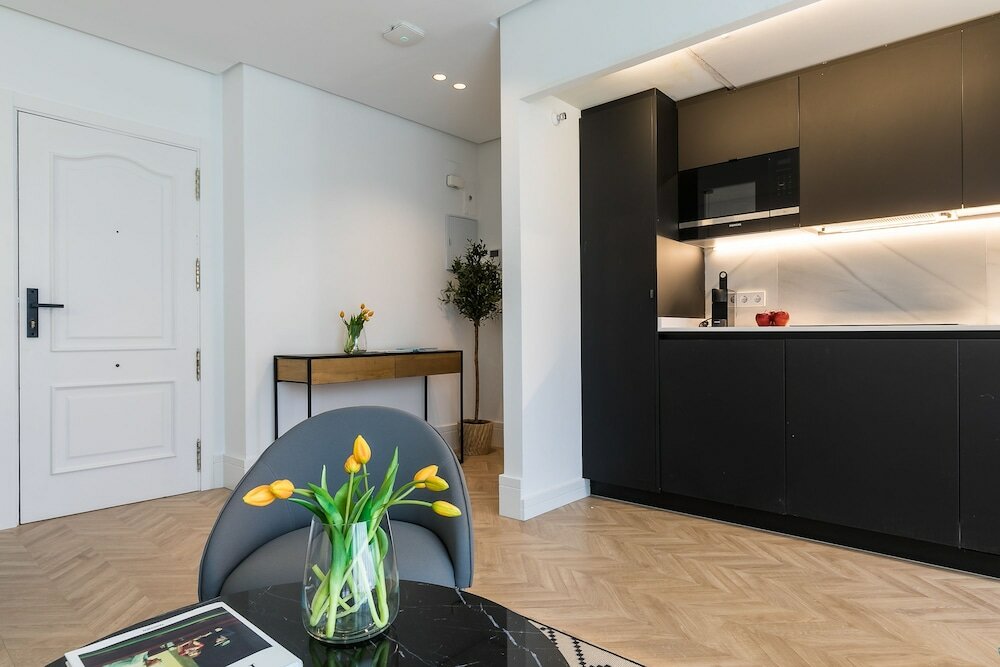 Фото Feelathome Waldorf Suites Apartments