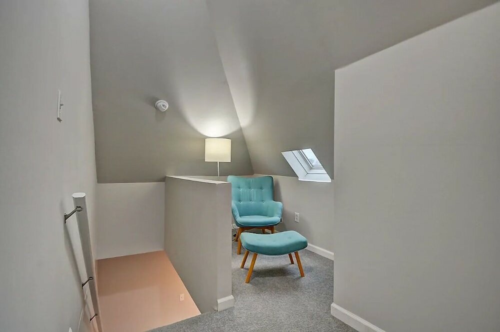 Фото Spacious 6br/3ba House w Parking! Sleeps 20!