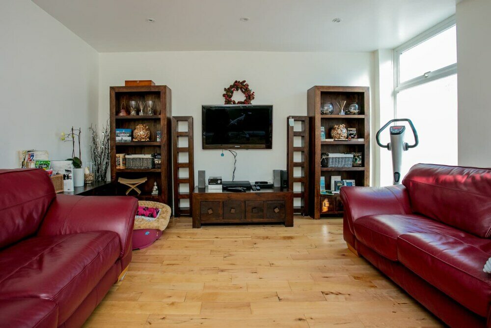 Фото Stunning 3 Bedroom House With Garden in Battersea