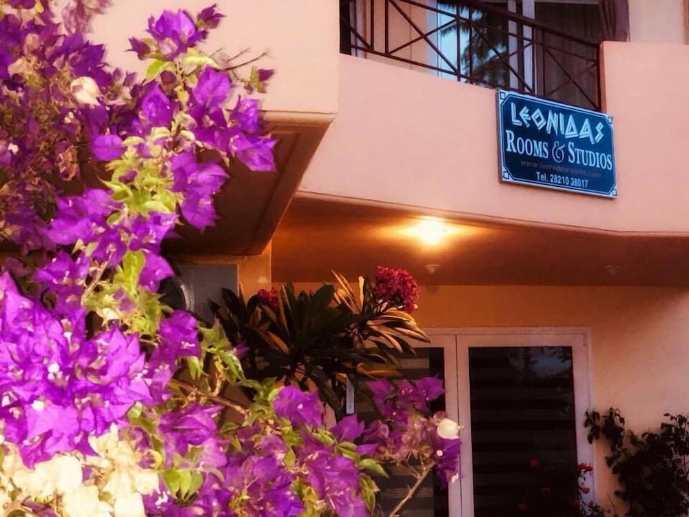 Фото отеля 2