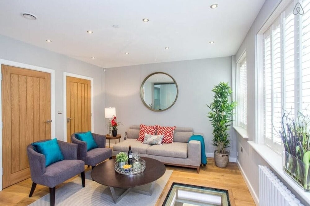 Фото The Norfolk Escape - Beautiful & Bright 4 Mews Homes With 16bdr