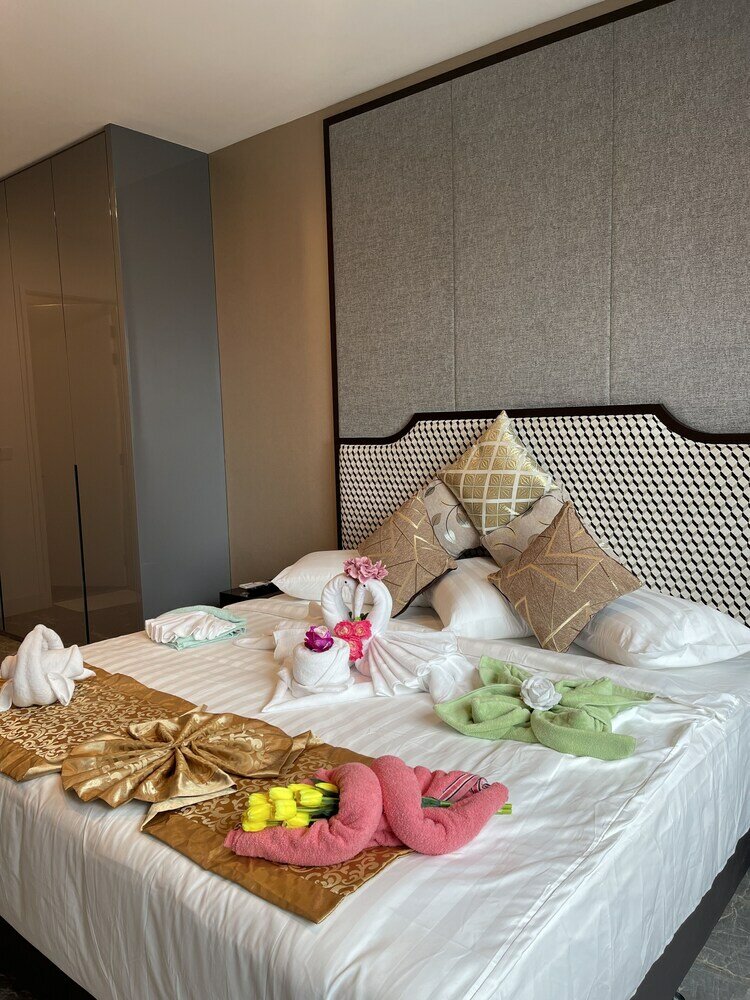 Фото The Hollwood Suites at Platinum