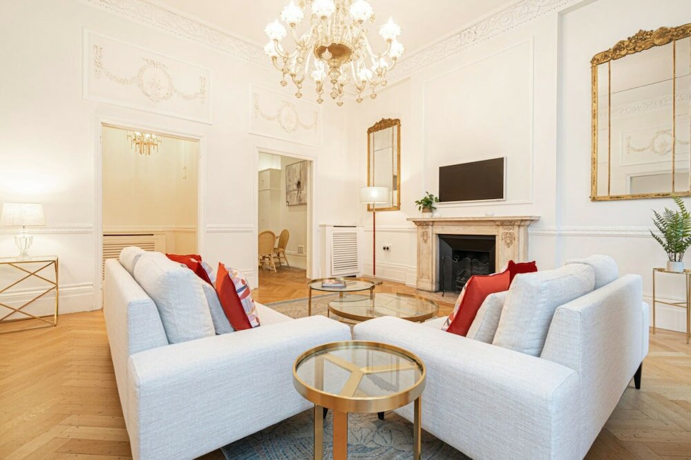 Фото Beautiful Belgravia Apartment by Underthedoormat