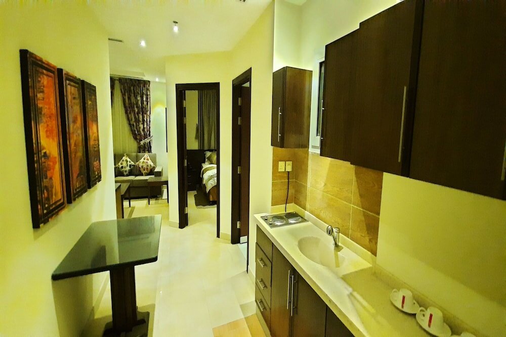 Фото The Blue Rose Hotel - الورده الزرقاء للوحدات السكنيه