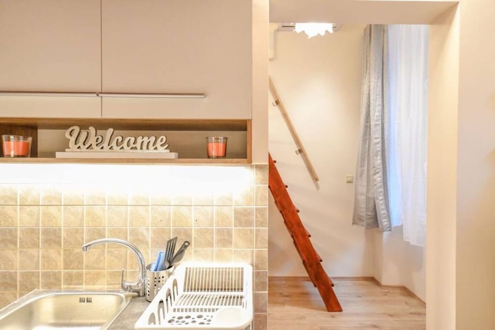 Фото Cosy studioflat in downtown BP, Hársfa str