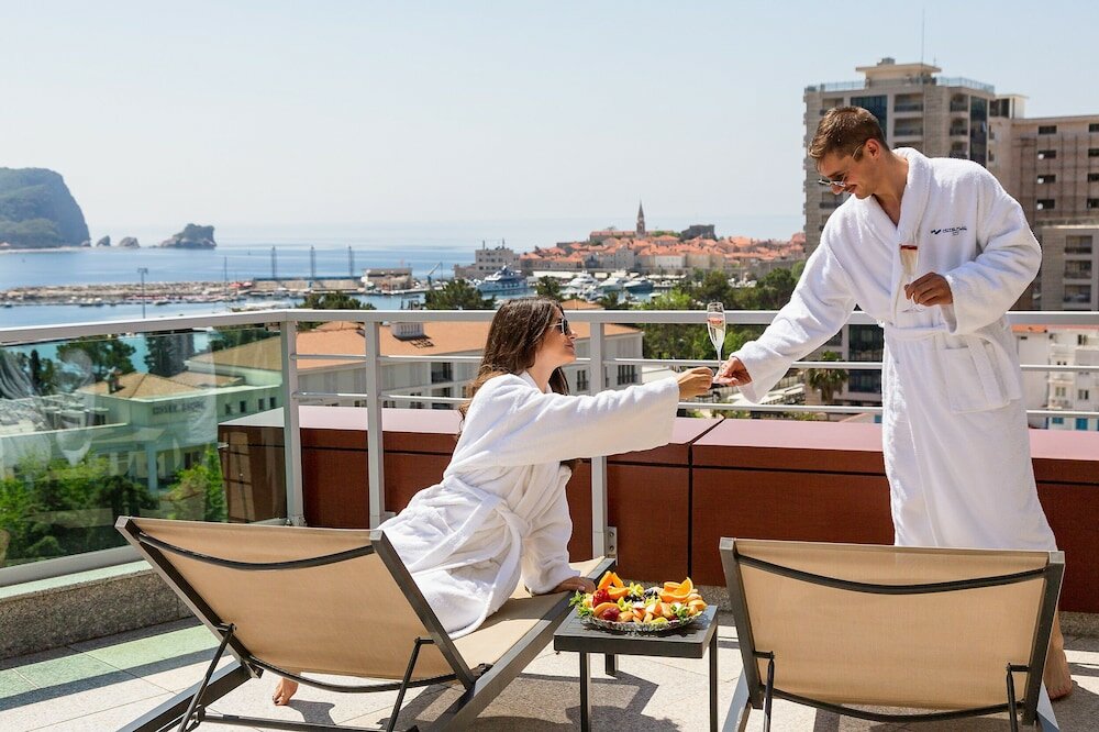 Фото Hotel Tq Plaza