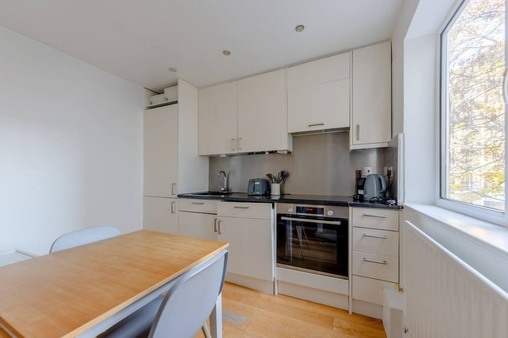 Фото Peaceful 2 Bedroom Flat in West Kensington