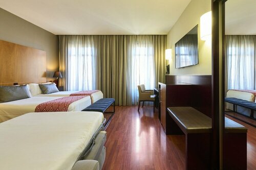 Внешний вид отеля Catalonia El Pilar в Сарагосе, фото 4