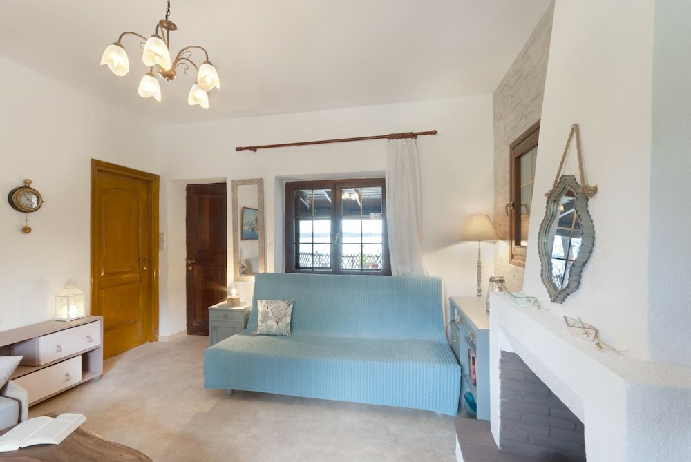 Фото Beachfront house with amazing sea view