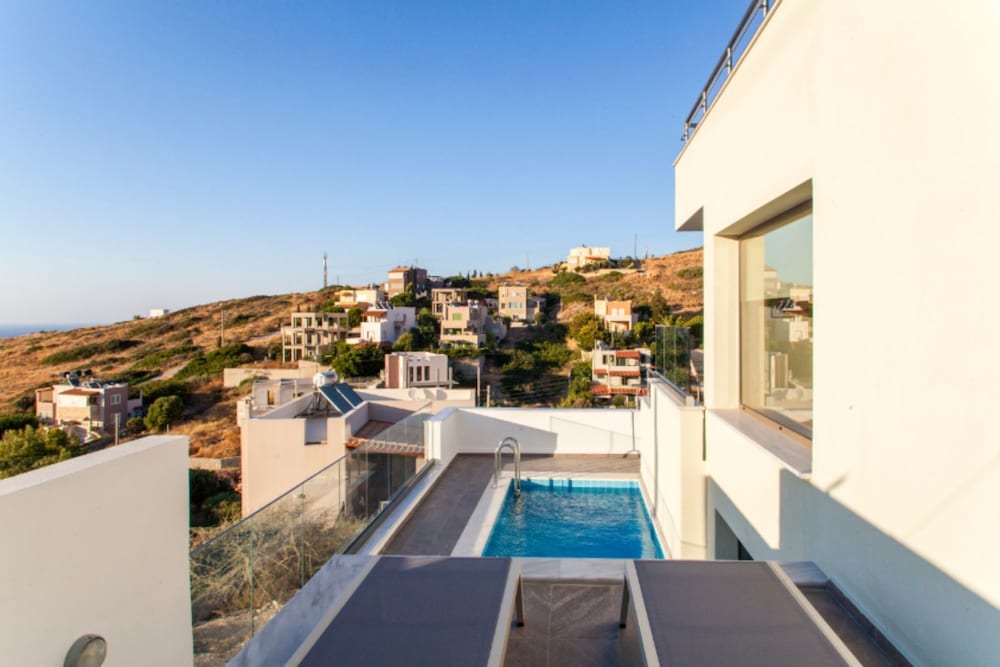 Фото Luxurious Rikas Villa