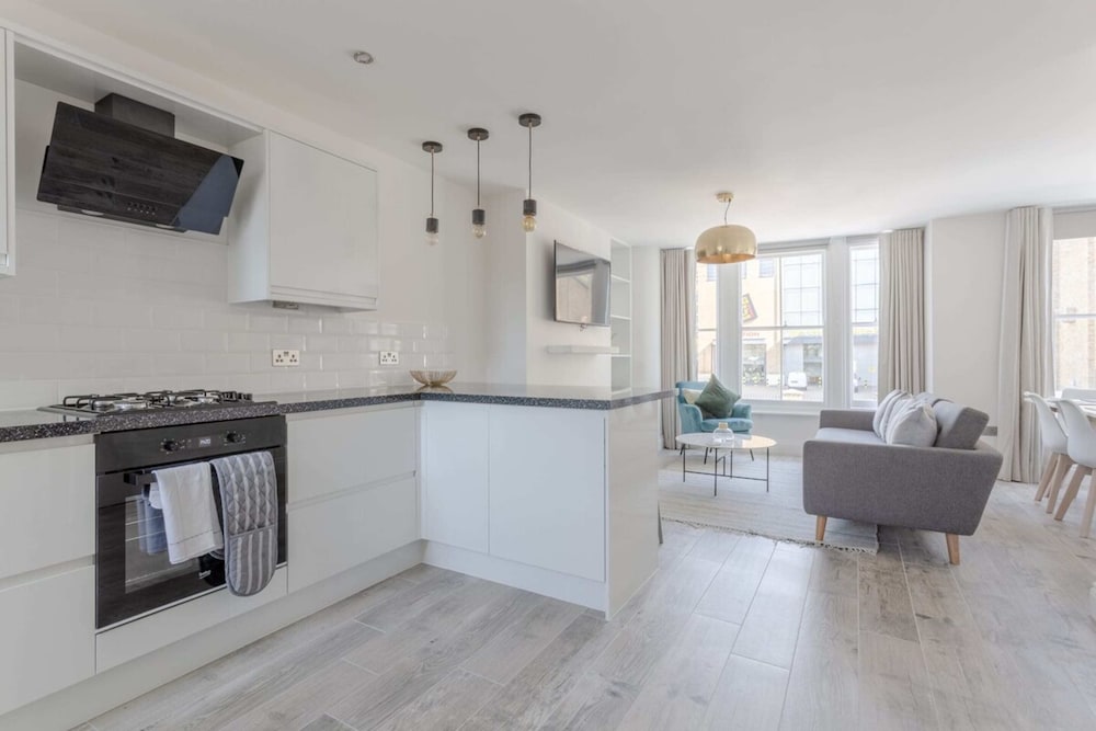 Фото Stunning 3 Bedroom 2 Bath in Fantastic Location