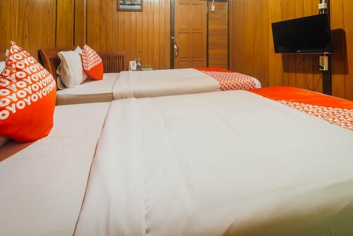 Гостиница Oyo 1300 Crecia Guest House в Амбоне